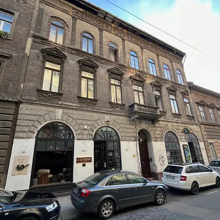 Center Apartment *